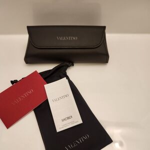 Valentino Sunglasses Case 👓 new